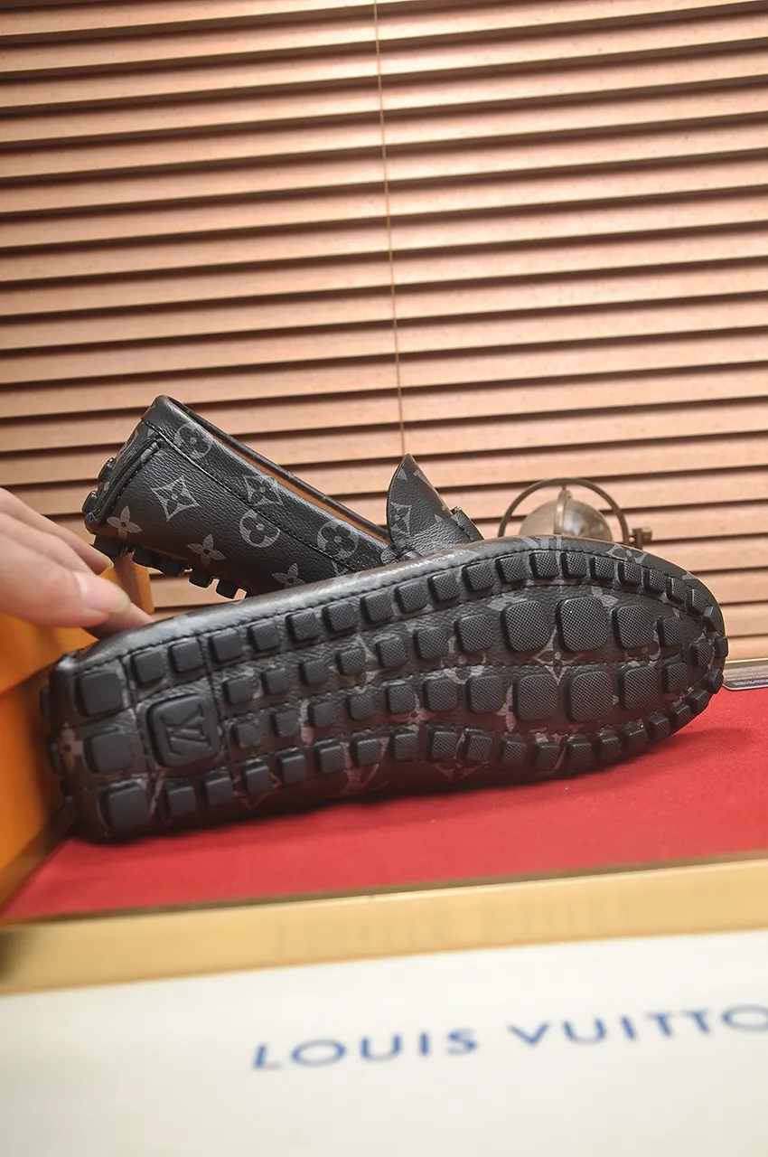 Men's men's shoes 💰420💶 [LV Doudou shoes] (water-dyed cowhide lining) new model is on the market, available on the official website. The new Doudou shoes are processed into single-color materials, and the uppers are made of imported horsehide leather. The body of the shoe is fully hemmed with mark thread, and is lined with imported original cowhide leather. The elegant shoe shape is super suitable for all-matching, and the size is 38-44.